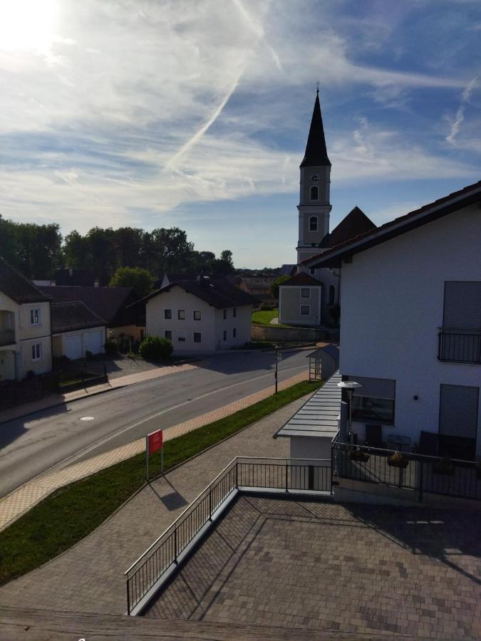 Aussergewoehnliche Atelierferienwohnung Mit Balkon An Der Donau Winzer Dış mekan fotoğraf